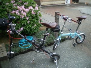 ひがし茶屋の休憩施設にて