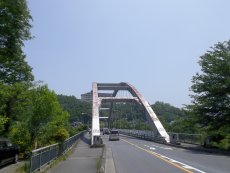 折原橋を渡ります。