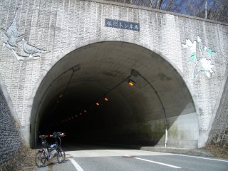 仏岩トンネル入口