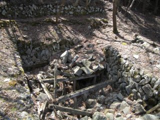 東谷風穴