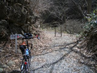 東谷風穴入口