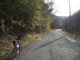 石神峠への登り道