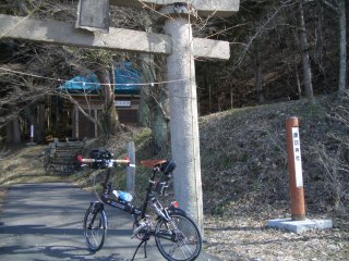 上牛首峠の諏訪神社