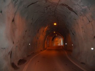 下久屋渋川線・隧道内部