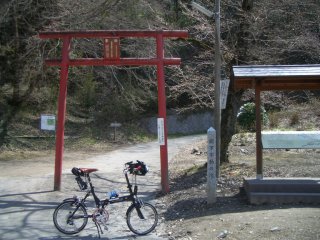 棚下不動の滝入口